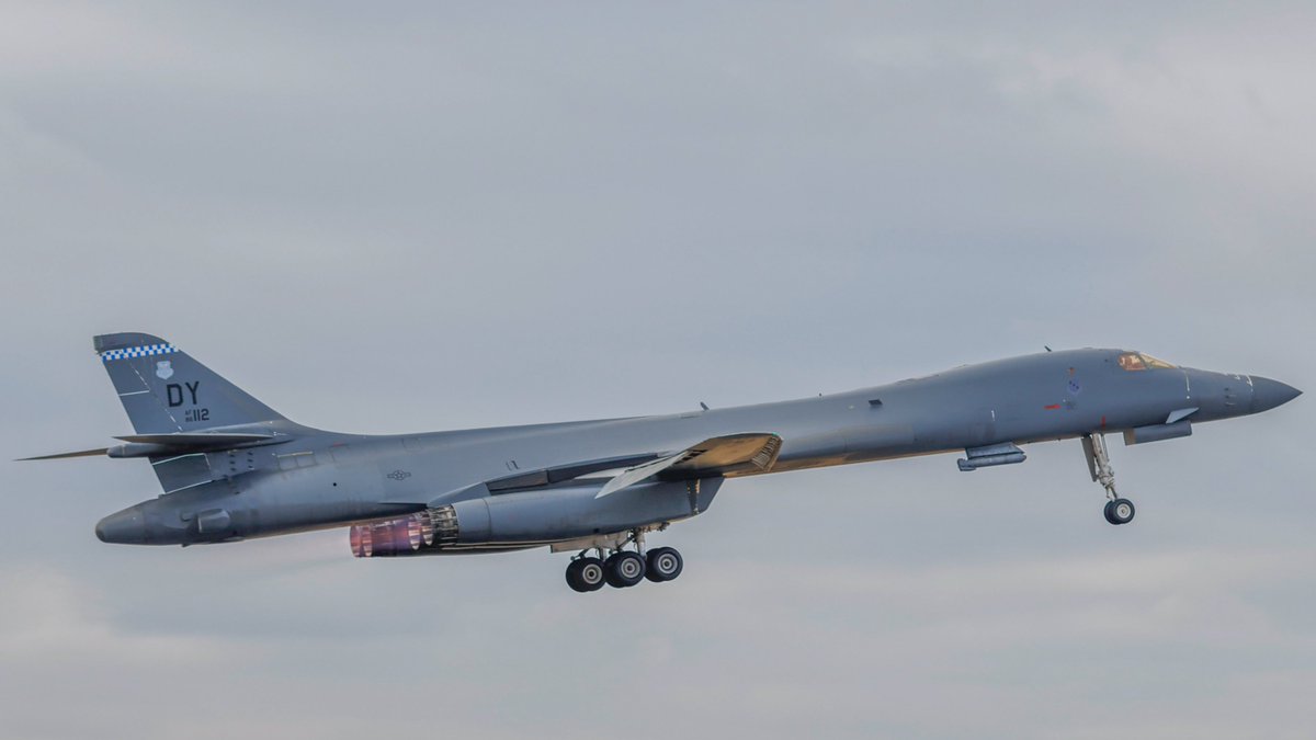 CraigYoungMedia's tweet photo. 2x B-1B Departures from RAF Fairford this morning https://t.co/ClcNyufocJ