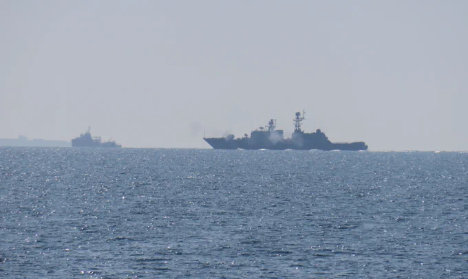 RFN Neustrashimy live firing monitored by HMS Tyne