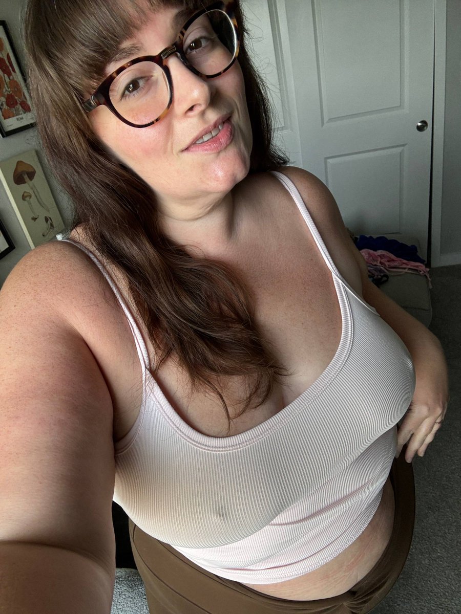 lunalewwwis's tweet photo. Would you kiss me on the first date? https://t.co/UtaCQ1YGTf