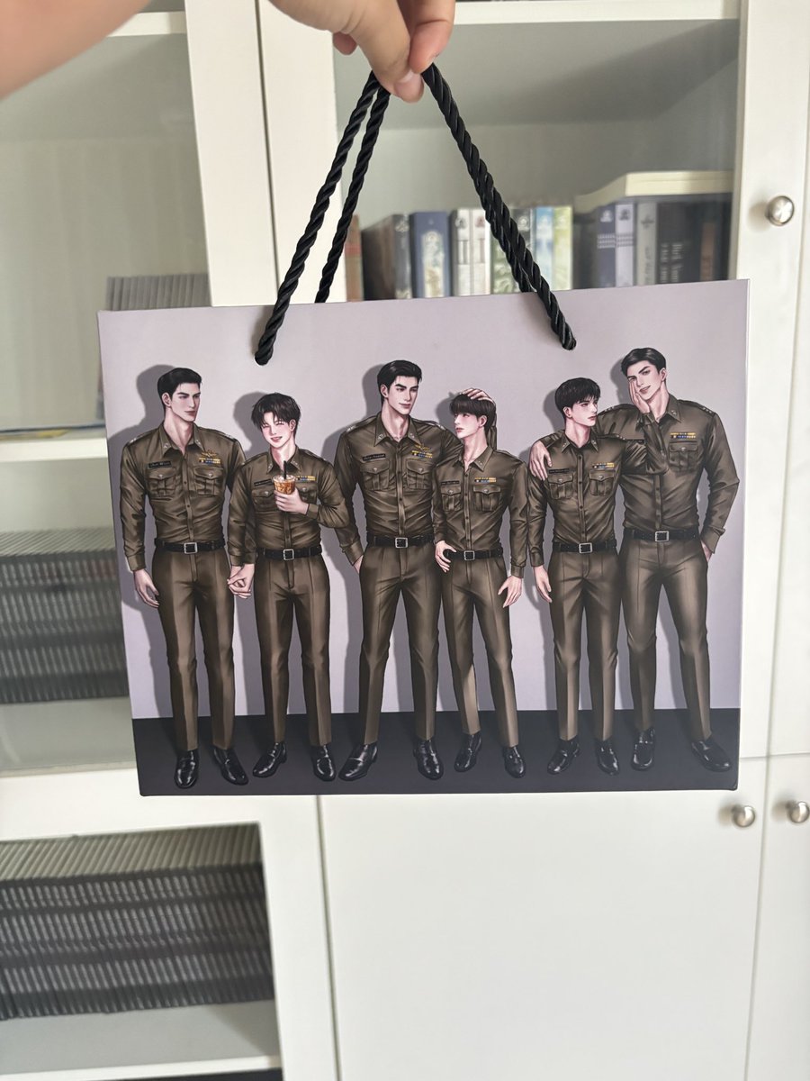 moobqxi's tweet photo. พ้มก็อยากแจกกก ใครไปงานบรวงสรวง ที่รักสารวัตรเธียร์ วันที่ 14 สิงหาคม มารับ กอว จากโนได้นะค้าบ มีจำนวนจำกัด🙏🏻 #ที่รักสารวัตรเธียร์ https://t.co/596o6ZTzdD