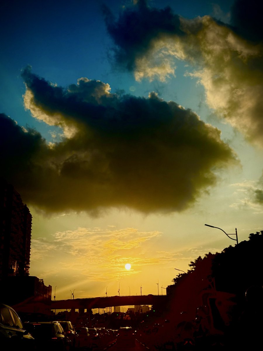 fu_de84109's tweet photo. 傍晚的天空 https://t.co/ISZsnohA4N