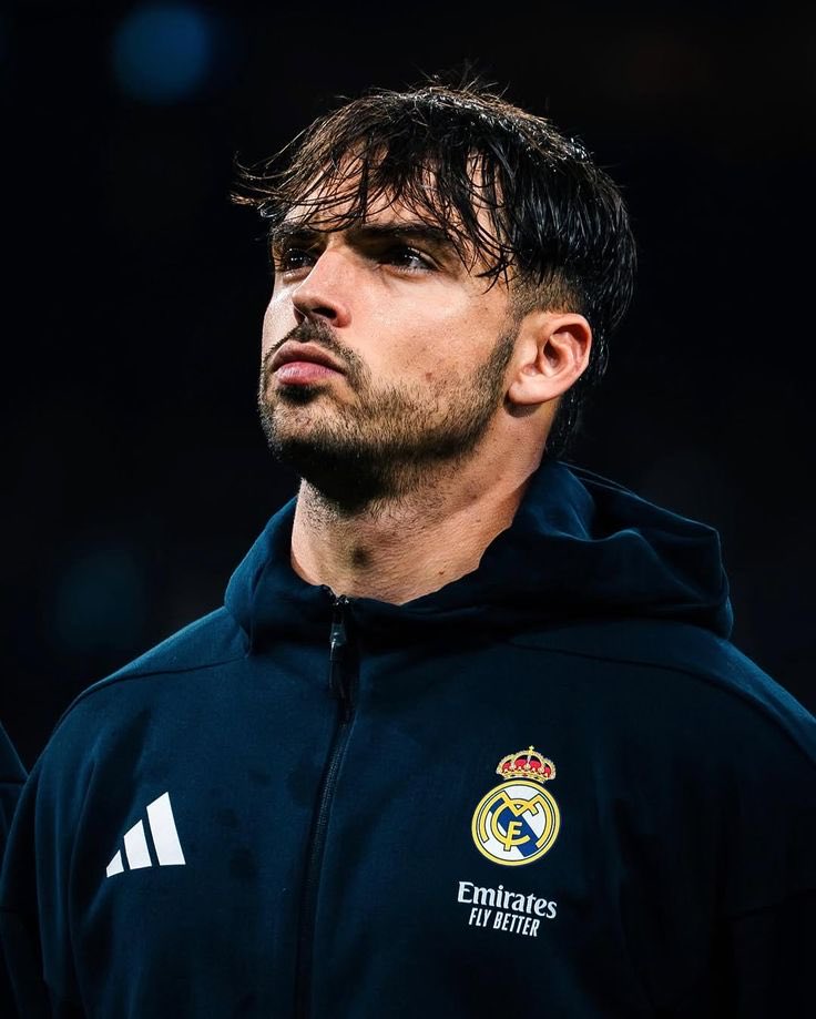 benfeerr's tweet photo. 📌 Para que llegue ese central zurdo que pide Mourinho, Raúl Asencio tiene que salir. El Real Madrid sigue trabajando en su salida. https://t.co/vdDlZubCPo