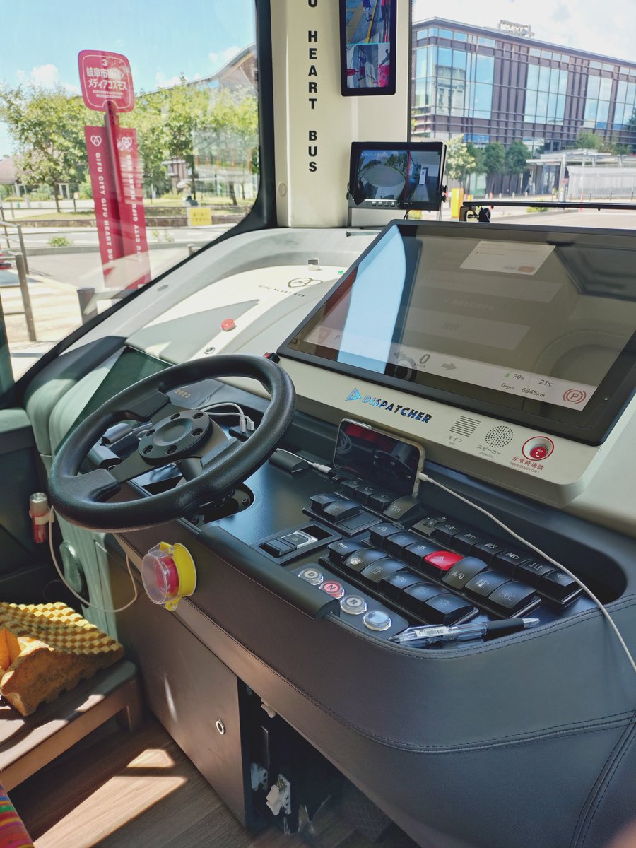 misa_emon335's tweet photo. 地元にて自動運転バスにのった。時速20km/hも出てないのでのんびり進行。
(データサイエンスにも話が出てきてたなー)
いまレベル2なので、レベル4になったらまた乗りたい！ https://t.co/p7aPFSoheF