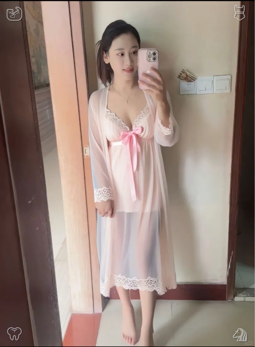 NiPiiGu's tweet photo. Allow unhurried, wandering moments to ease the rush of summer thoughts. The gentle current and serene atmosphere help dissolve mental strain and bring back a sense of calm. 🍲 Frozen Treat The ice cream is vanilla-flavored. https://t.co/4zQyktdL04