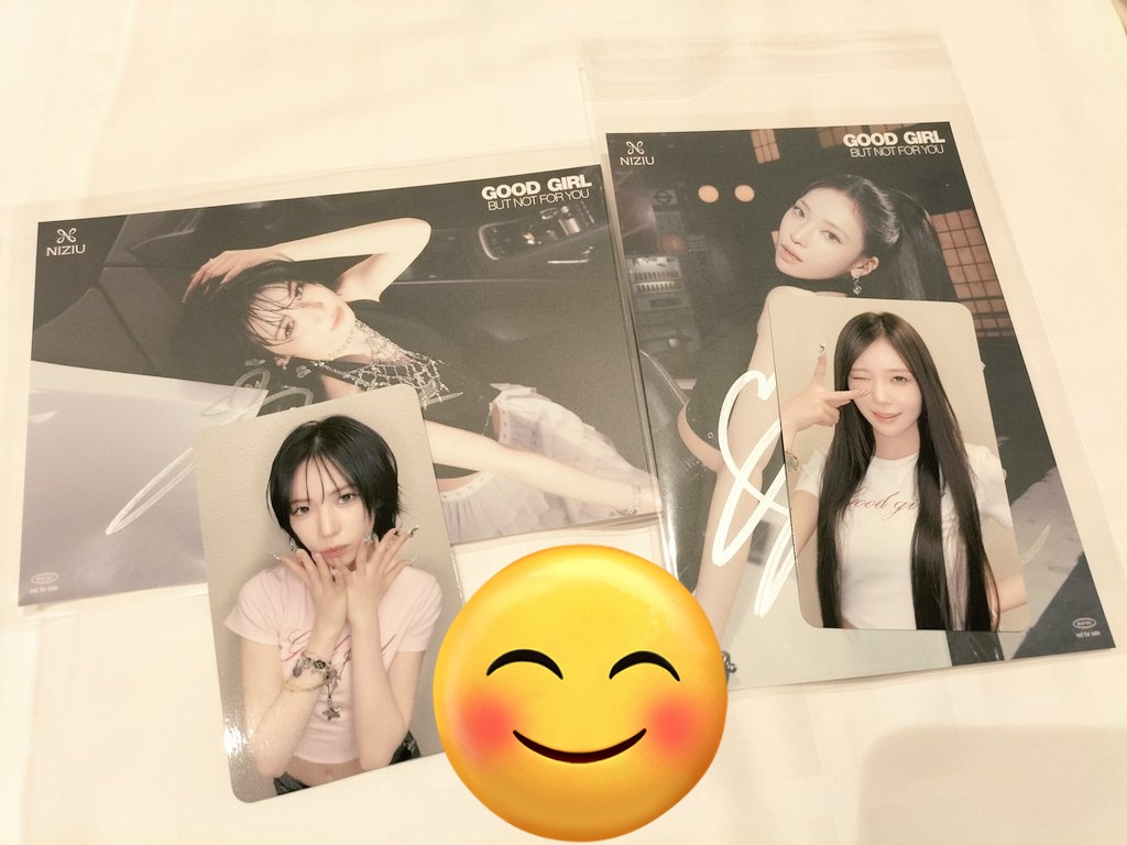8Gq8gqid9g56197's tweet photo. マヤちゃん、まゆかちゃん、めちゃくちゃ輝いてた✨️💜🦢💚🐱サイン会距離が近くて👀まずびっくり🥺思っていたより話せて、途中何話すか忘れた時に、2人ともじっとみてくれて照れてたらネイル褒めてくれて、なんて優しい😭😭ちゃんと言いたいことは伝えられたから良し🫶　#NiziU　#オフイベ https://t.co/K1L7Hb791K