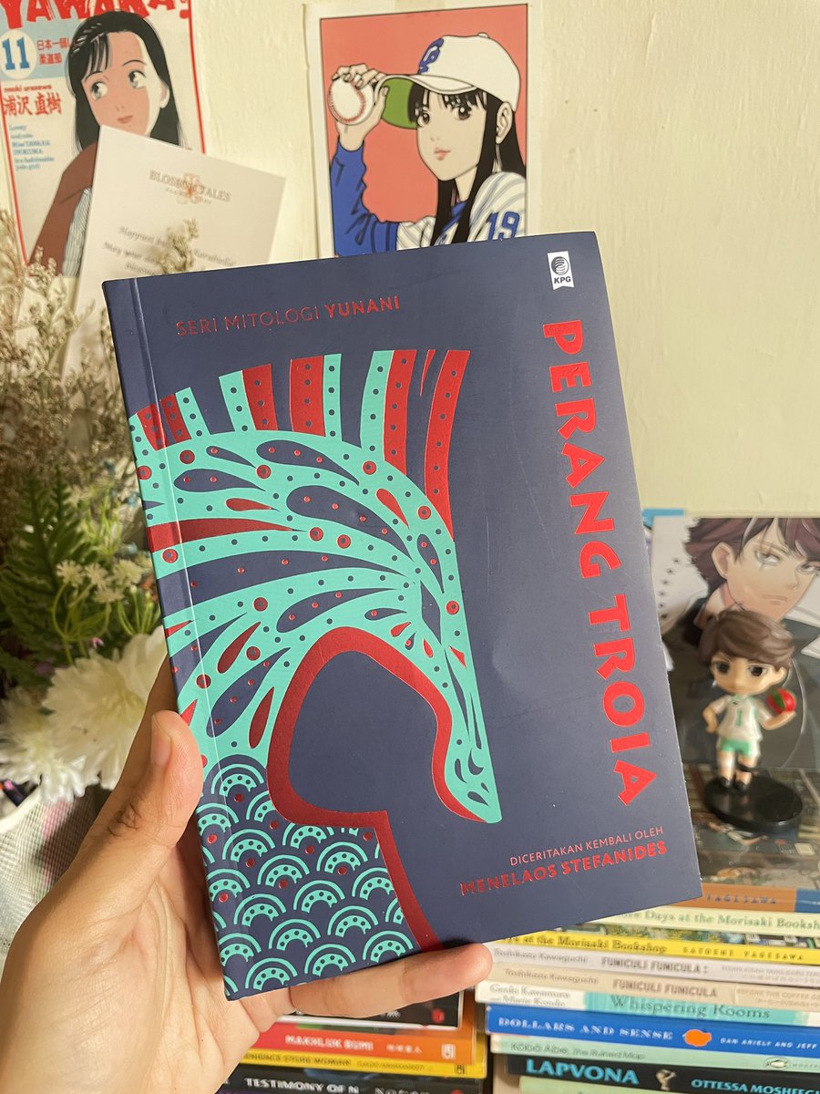 bielbiey's tweet photo. ODYSSEUS DAN PERANG TROIA SUDAH HADIR❗️KPG MERILIS BUKU INI DISAAT YANG TEPAT! 🐎⚔️

Terjemahannya oke banget! Gak usah takut bingung sama tokoh-tokohnya. Di belakang bukunya, sudah ada daftar nama tokoh beserta penjelasannya. COVERNYA? KEREN BANGET!!🔥🔥 https://t.co/EzdwL0Wzhv