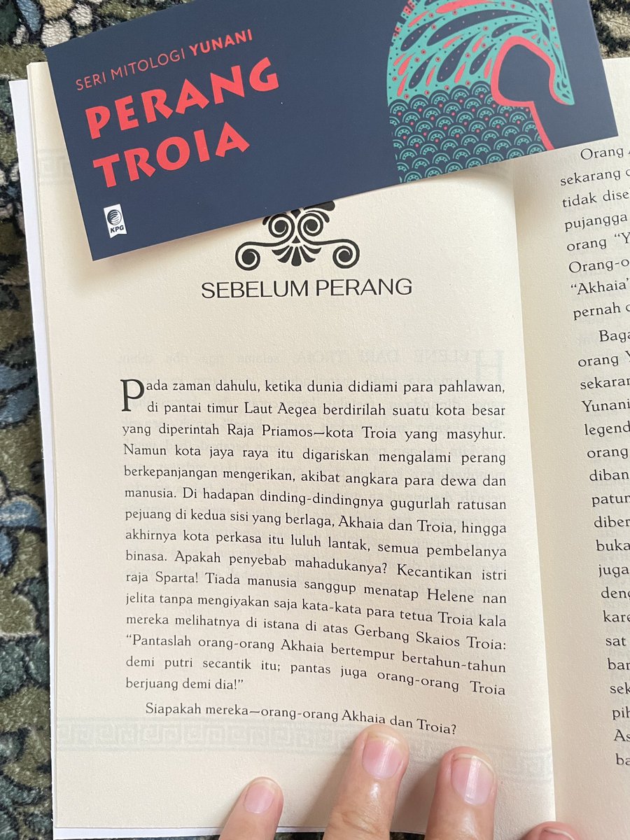 bielbiey's tweet photo. ODYSSEUS DAN PERANG TROIA SUDAH HADIR❗️KPG MERILIS BUKU INI DISAAT YANG TEPAT! 🐎⚔️

Terjemahannya oke banget! Gak usah takut bingung sama tokoh-tokohnya. Di belakang bukunya, sudah ada daftar nama tokoh beserta penjelasannya. COVERNYA? KEREN BANGET!!🔥🔥 https://t.co/EzdwL0Wzhv