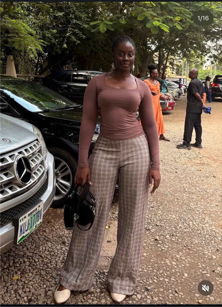 ThatgirlUriel's tweet photo. Later some of you will say that no one is perfect…let me hear that thing again 😹

The height ✅, the face card ✅ and the bum ✅ https://t.co/5MjEdJ3sNQ