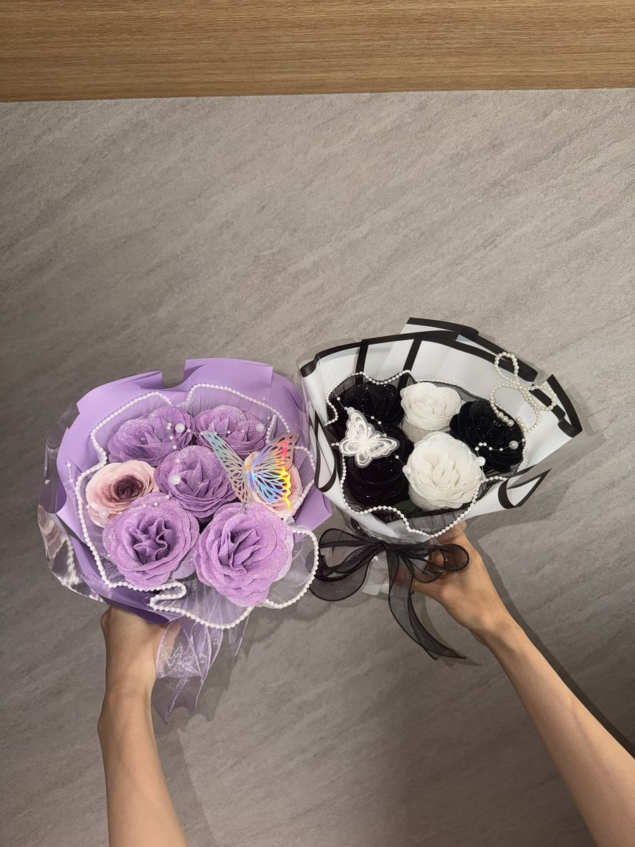 AlleyGift_shop's tweet photo. グリッターローズブーケ🌹💫

¥5000〜ご予算に合わせて制作可能です🉑 https://t.co/txV7o1n9O5