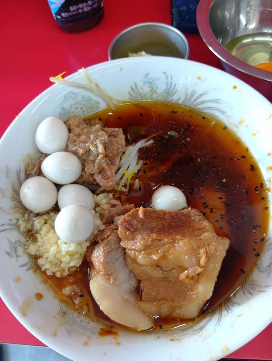 K_NY2001's tweet photo. ラーメン二郎　ひたちなか店
1517外待ち32に接続
1637着席
1646着丼
1652完食
小ラーメン味噌つけ麺生卵ショウガうずら
ニンニクアブラ
限定営業とあらば
濃厚なスープは味噌の風味と仄かな辛さが抜群
麺はツルモチ
豚は脂身多めも軽い
濃厚なのにくどくなくめちゃくちゃ旨い
天才的な一杯💯💯💯 https://t.co/sCL12MuJMf