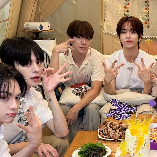 IDOL_ALLDAY's tweet photo. ▶ 셀럽 : 엔싸인 카즈타
▶ 어디 : 260809 공식 인스타그램
▶ 브랜드 : 팬츠 - 엔비에이 (NBA)
▶ 모델명 : NBA 나일론 카고 파라슈트 우븐 팬츠

#nSSign #KAZUTA https://t.co/U81uqL2nnO