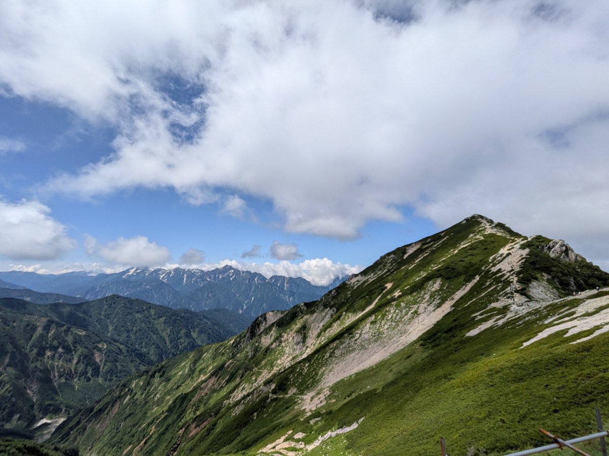 shimasaaaa's tweet photo. 唐松岳登山。
雲も取れて絶景が見れました。 https://t.co/gNlLMrnnPE