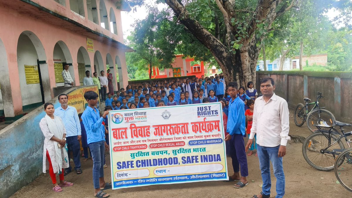JigyasaKumspau's tweet photo. बाल विवाह,बाल तस्करी रोकथाम जागरूकता कार्यक्रम स्कूल में किया गया एवं बच्चों को कानूनी जानकारी दीं गई।
#justrightforchild @Bhuwan_Ribhu @JustRightsIndia @police_aurangab
@NGO #justright
@riteshvvv1234 https://t.co/o5CkCo4Bzh