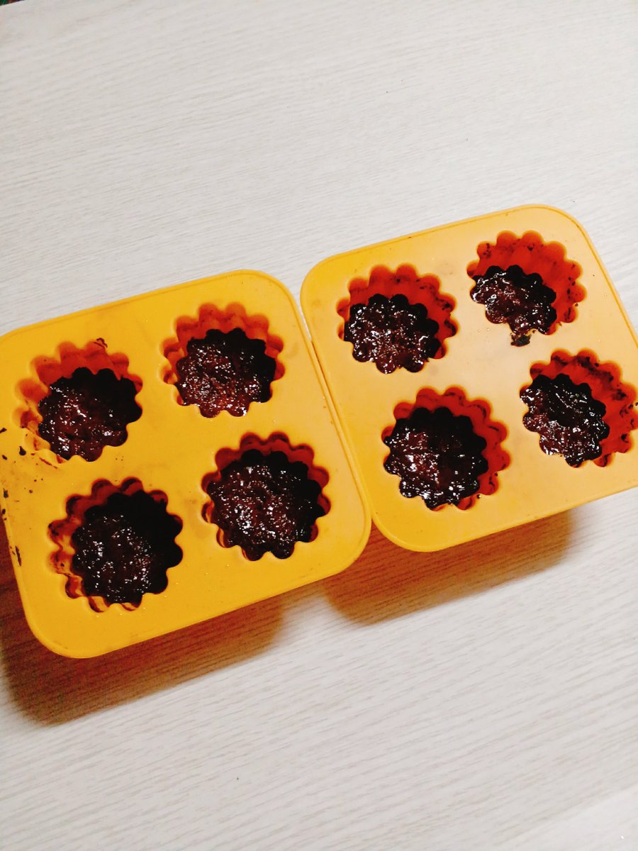 PIENoxoPIEN's tweet photo. 先週カヌレを初めて作ってみたんだけど、写真とって満足してた🤣
#カヌレ　#手作り　#料理　#お菓子 https://t.co/EE4brK1wHr