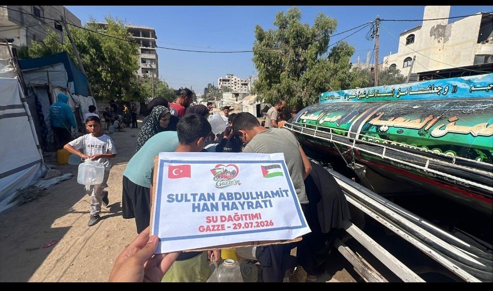 VolkanOkcuoglu's tweet photo. @eyupsabriby Doğrudur bir çuval un ile yetinmiyoruz biz suyu bile işgalin gözünün içine baka baka tankerle sokmayı tercih ediyoruz... 

Alabilirim diyorsan bir tanker de sana gönderelim artık hortumunu mu kullanırsın komple tankeri mi O da sana kalmış... https://t.co/DJ9s5naXUs