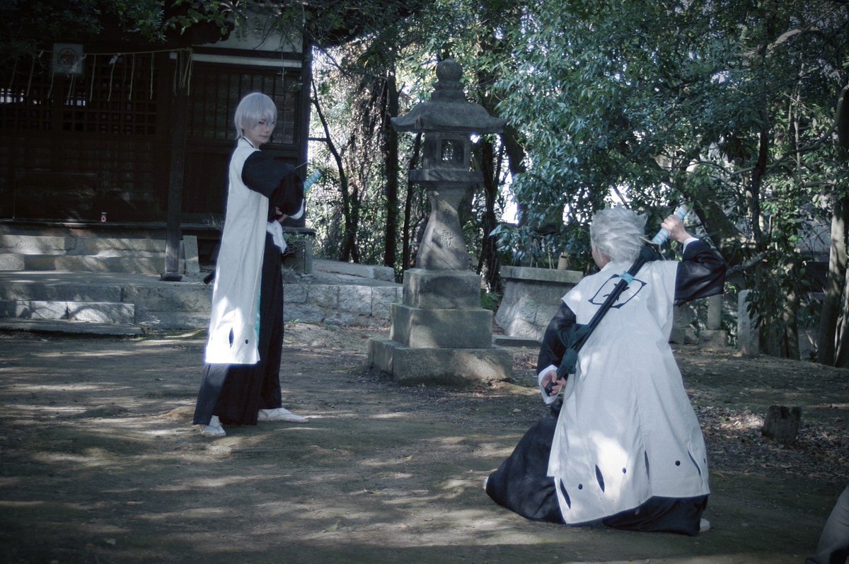 go_to05's tweet photo. BLEACH | Cosplay

十番隊隊長                  三番隊隊長
   日番谷 冬獅郎   ✖️    市丸 ギン
model :@mamenonizi  @cos_suzuk1 https://t.co/6CoK2kIVqm