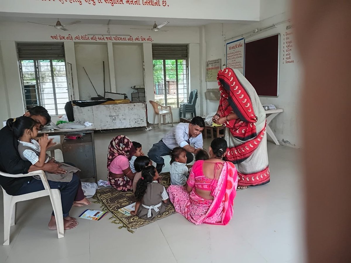 HidayatMem82164's tweet photo. આજ રોજ આયુષ્માન આરોગ્ય મંદીર પેથાપુર દ્વારા ��ેથાપુર,મુનપુર,જીવાપુર તેમજ કનાઇ ગામે શાળામાં રાષ્ટ્રીય કૃમિનાશક દિવસની ઉજવણી કરી બાળકોને કૃમિનાશક અંતર્ગત આરોગ્ય શિક્ષણ આપવામાં આવ્યું https://t.co/Y6xp3GtUty