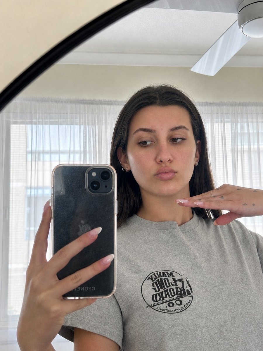 urhermyblush's tweet photo. just a little mirror check before i disappear again https://t.co/I5cknH4FrA