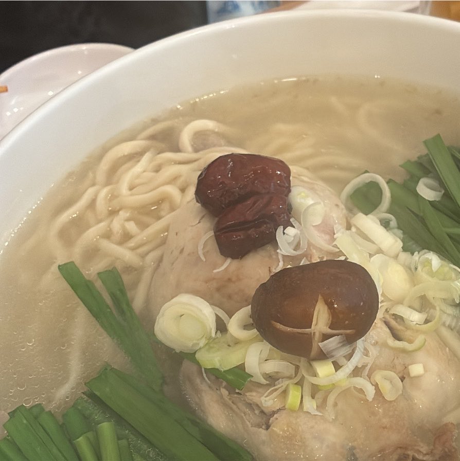 moocskn's tweet photo. 麺生堂のカルグクスとジャガイモチヂミ美味しかった〜🥔
はちみつつけて食べるとデザートで最後の味変にめっちゃよい(*𐐃⩊𐐃*)⸝ި ʕᦏ https://t.co/j78SbQkceu