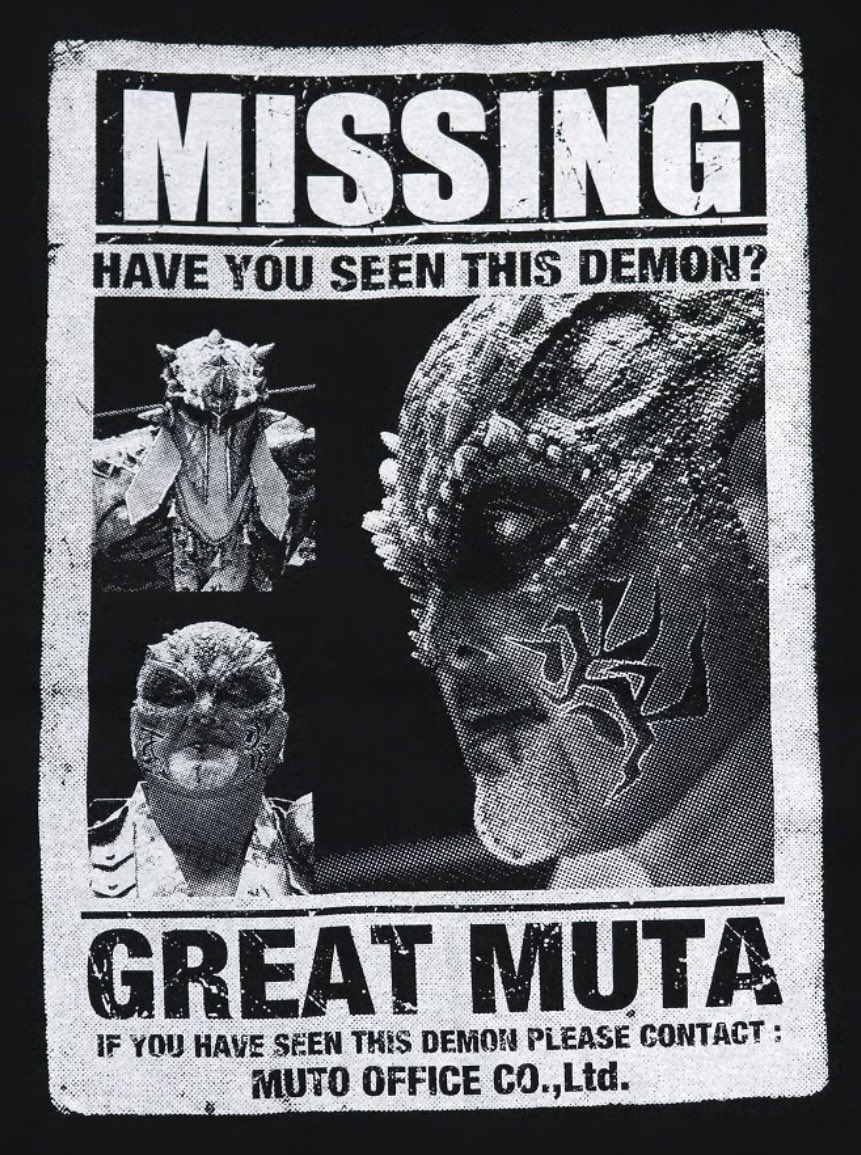 muto_office's tweet photo. グレート・ムタ「MISSING」Tシャツがモデルチェンジして再登場！前面のムタ手配書写真は2017年プロレスリングマスターズに降臨した恐竜をモチーフにしたダイナソームタ！是非この機会にお買い求め下さい！

販売HP→ https://t.co/WB6QBRxaVe

#武藤敬司 #グレートムタ #プロレス #Tシャツ #noah_ghc https://t.co/u1GymSBcYi