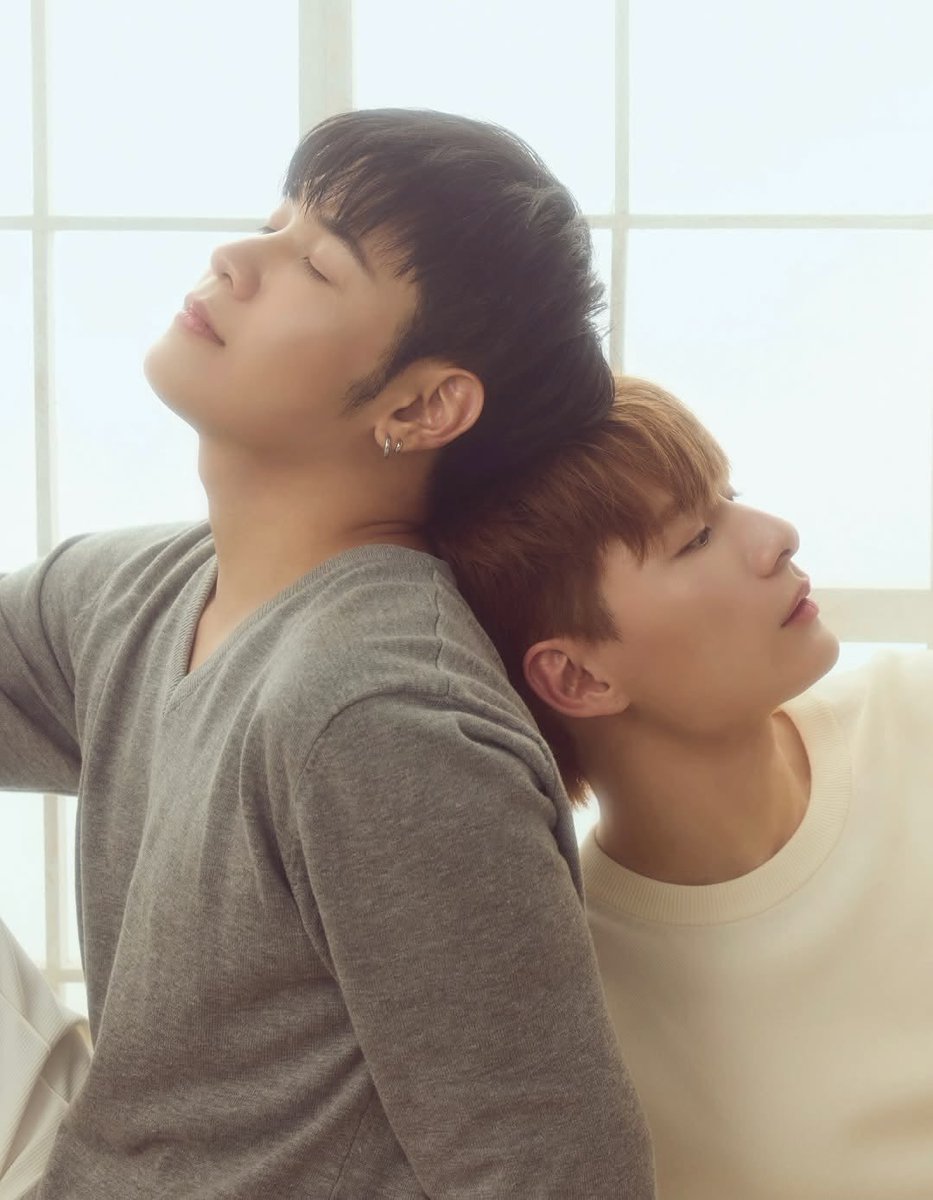 singtotiddies's tweet photo. Can that company learn something from the boys, this is how secret pc should look like but my boys are just giving this out for free for their fans, mind you all these shoots are paid by themselves 😭🙏 https://t.co/zqt10m9Unm