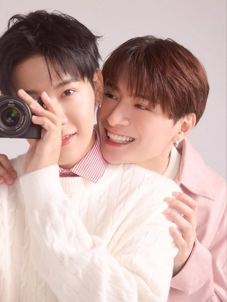 singtotiddies's tweet photo. Can that company learn something from the boys, this is how secret pc should look like but my boys are just giving this out for free for their fans, mind you all these shoots are paid by themselves 😭🙏 https://t.co/zqt10m9Unm
