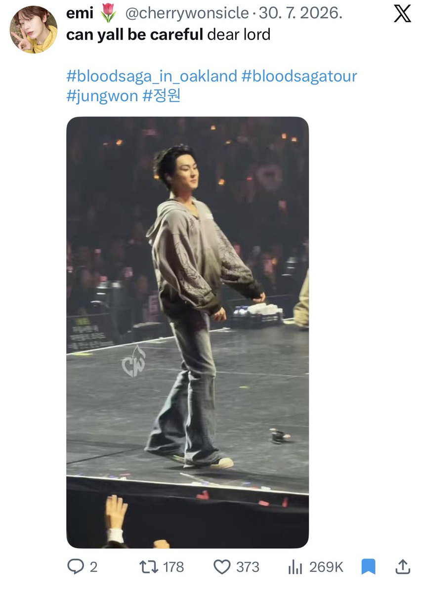 Rellianaz's tweet photo. @lovesrikisomuch “Actually, Ni-ki said that because of the stampede incident that day... people were just pushing and shoving way too much for fan service” - this is the reason, not the flowers incident. This is proof that people were being way too aggressive trying to get fan service: https://t.co/0hgsdEVw3w
