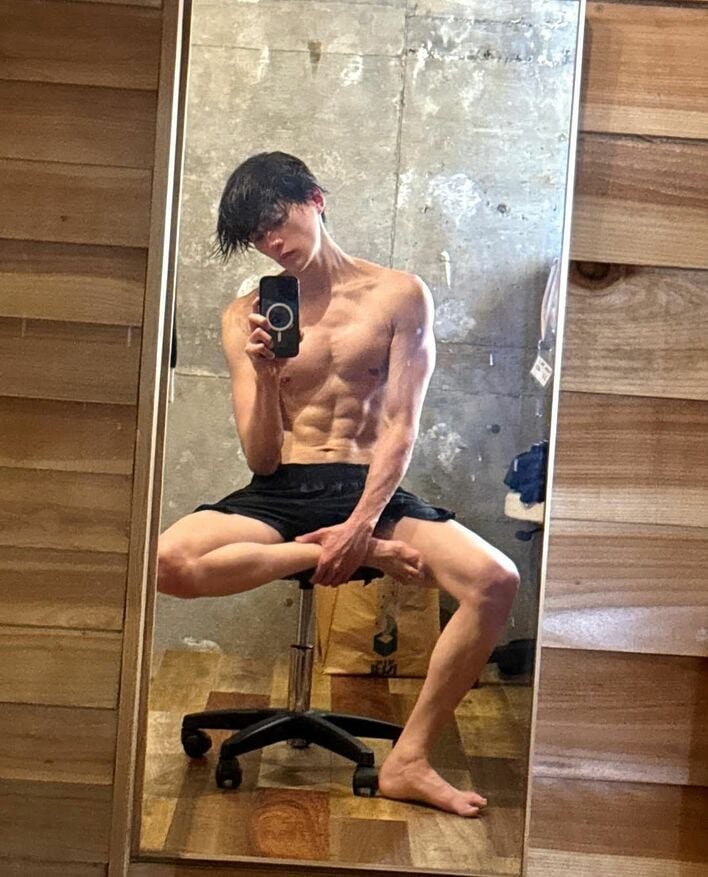 FeiyaXiao's tweet photo. 原作ファンの皆さん、この凛ちゃんの筋肉はいかがでしょうか！？🥹💪✨
​#ブルーロック
#糸師凜
#八木勇征 https://t.co/mZylFt7zDp
