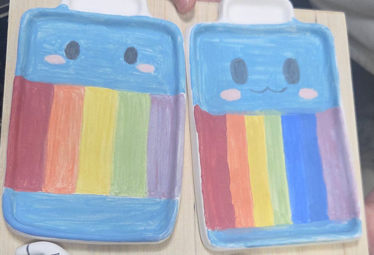 MongMongstu's tweet photo. 어제 유너님이랑 엔큐땅이랑 즐겁게 놀앗따
무려 수하쿠아 접시 만들엇음❗️❗️❗️
(이 사람은 색칠만 햇음이,,)
@Youner0924 @AND__NO_Q9 https://t.co/T1Nb7BnzVU
