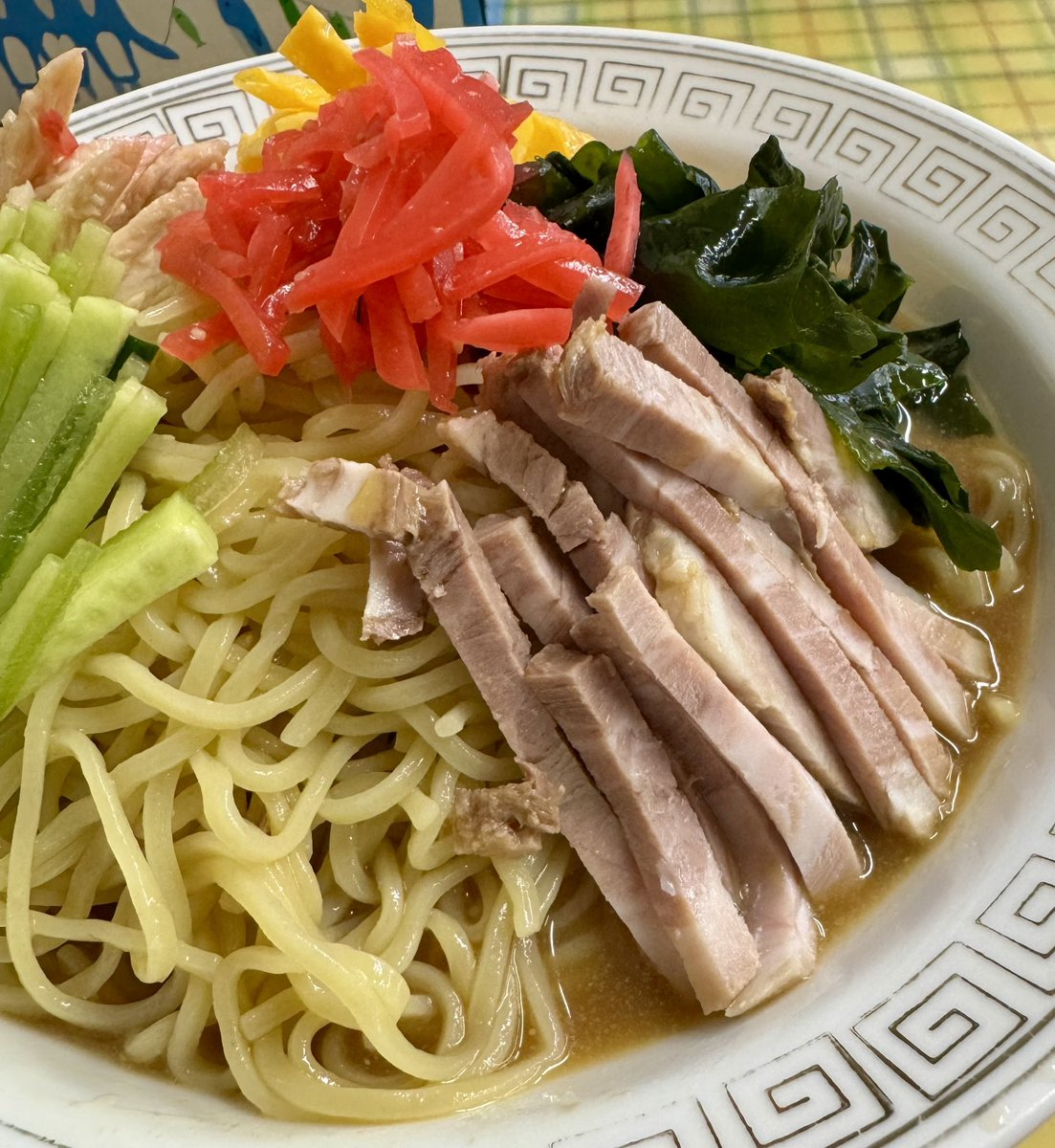 1975Piece's tweet photo. 足立区竹の塚にある中華屋 宝来
なんでも旨いので何にしようか悩んだけど
暑かったので冷やし中華大盛りにしました
見た目、昔ながら冷やし中華だけど
めちゃくちゃ旨い😋
#ラーメン #ランチ #冷やし中華 #グルメ

https://t.co/AzkphatgLS https://t.co/8c2rrixu6H