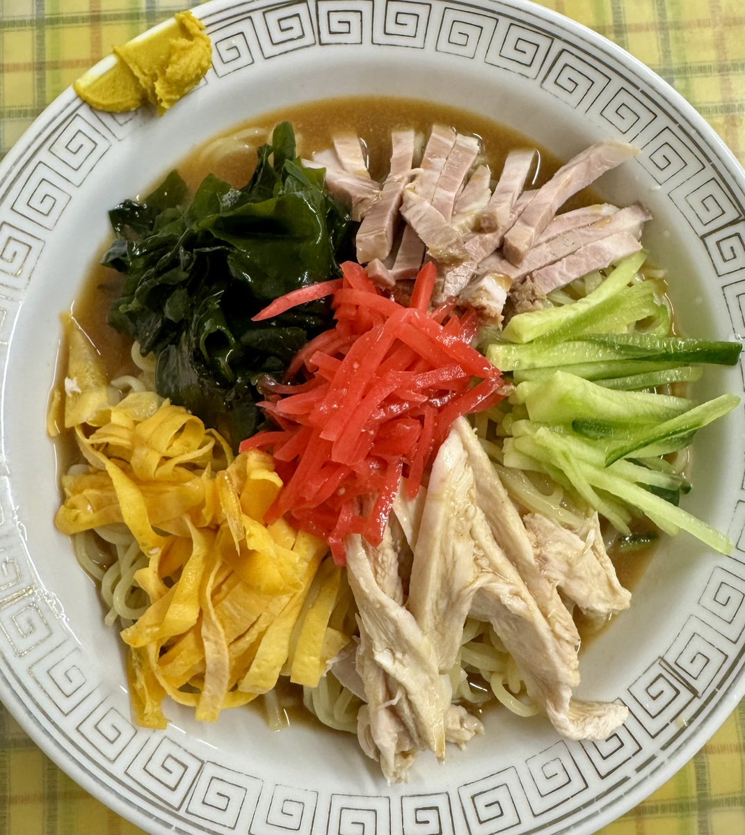1975Piece's tweet photo. 足立区竹の塚にある中華屋 宝来
なんでも旨いので何にしようか悩んだけど
暑かったので冷やし中華大盛りにしました
見た目、昔ながら冷やし中華だけど
めちゃくちゃ旨い😋
#ラーメン #ランチ #冷やし中華 #グルメ

https://t.co/AzkphatgLS https://t.co/8c2rrixu6H