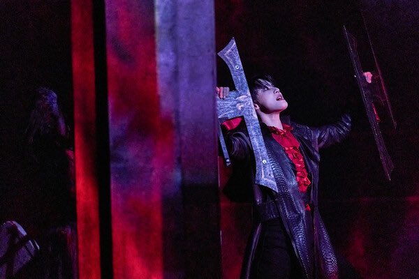 XIA_destinyjun's tweet photo. [리뷰] 흑발 ‘샤큘’의 치명적 사랑...뮤지컬 ‘드라큘라’ 
https://t.co/huHOkoRNhZ

#XIA #김준수 #시아준수 #KIMJUNSU #JUNSU #ジュンス #金俊秀 #드라큘라 #샤큘 https://t.co/urVtNjW1ui