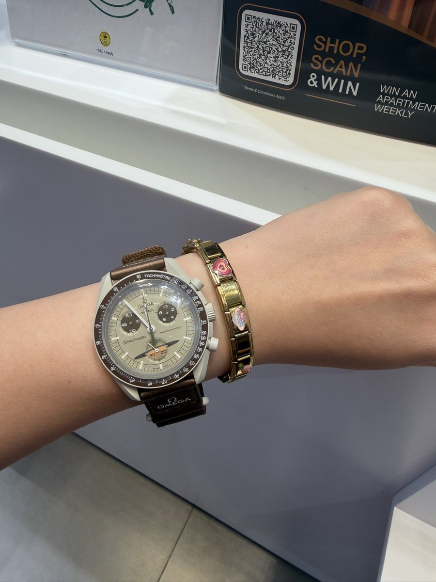hrhjeshea's tweet photo. I have always liked seeing people with watches. 

This is the first expensive watch I am buying for myself. I’ve always just worn a Casio and an Audi that was gifted to me. Time is Gold ✨ Hoping for an Omega/Cartier in the future. https://t.co/p7oIDOJxus