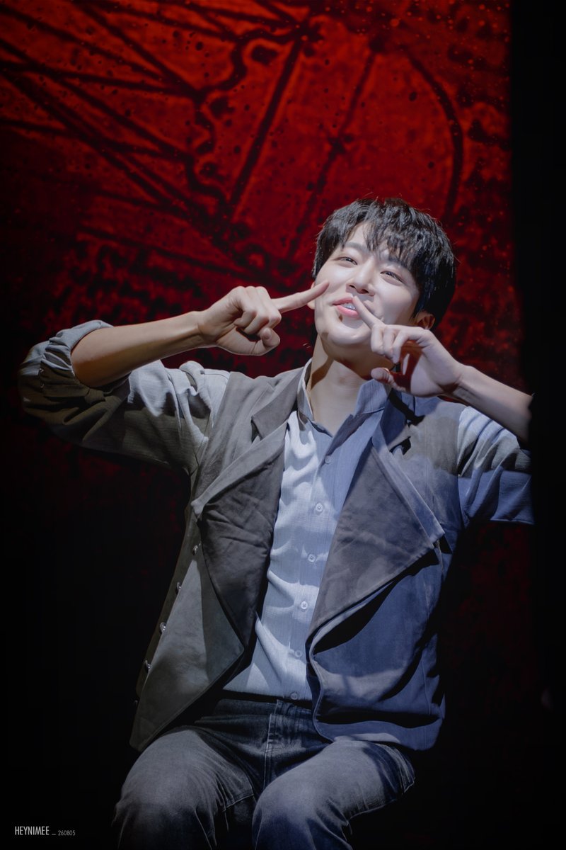 Heynimee_'s tweet photo. 260805 뮤지컬 블랙메리포핀스
낮 스페셜 커튼콜 '메리를 기억해'

헤르만 #원태민 

쿠쿠 쿠쿠 

⠀ ⠀ ⠀  ⠀⠀ ⠀⠀ ⠀⠀ ⠀ https://t.co/oN5E2Hgpuw
