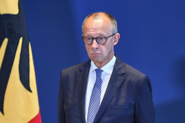 hofmann_jo21241's tweet photo. Dennoch haben ihre Kritiker einen Punkt,Wenn große Parteien bei zentralen Themen immer starker ubereinstimmen, konnen Wahler das Gefuhl bekommen, kaum noch echte Alternativen zu haben. 
@CDU @AngelaMerkeI @Bundestag

#Deutschland #Politik #Demokratie #CDU #AngelaMerkel #Wahlen https://t.co/OXEv76kQvy