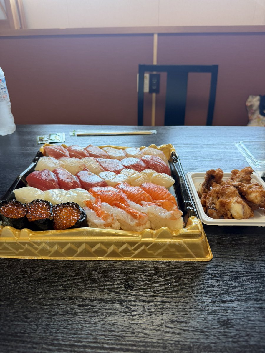 gatitamiiko's tweet photo. 出来立ての笹餅美味しい🤤

これからのんびりと北海道へ⚓︎ https://t.co/0yExfBZWIZ