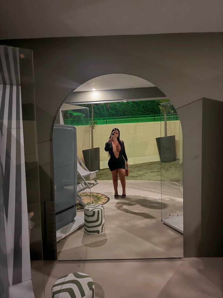 kyliesecrete's tweet photo. Y a-t-il quelqu’un partant pour tomber amoureux d’une trans ? 🏳️‍⚧️ ( je ressemble à ça ) https://t.co/tYokeyYfwv