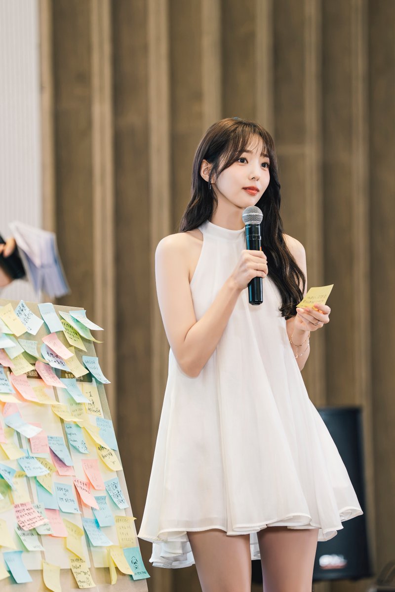 kkbyss_official's tweet photo. [#NEWS]
채수빈, 광저우 팬미팅 성료…“함께해서 너무 행복해”
📰 https://t.co/kmUDibY0uy

#채수빈 #ChaeSooBin
#2026_FANMEETING_in_GUANGZHOU
#Whisper_of_Memories https://t.co/SsfzgSQd4Q