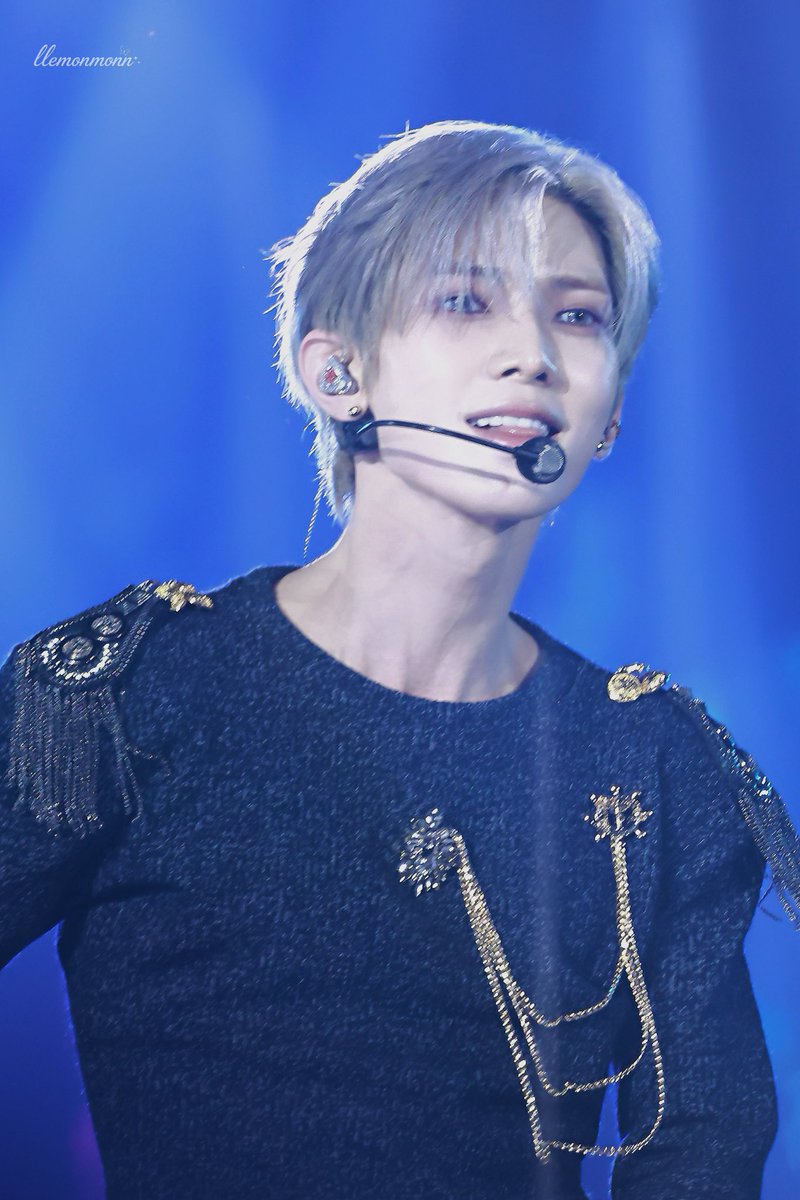 llemonmonn's tweet photo. 260809 SBS 가요대전 

🥹👑

#ATEEZ #여상 #에이티즈 
#YEOSANG #강여상 https://t.co/OVb3rldQOY
