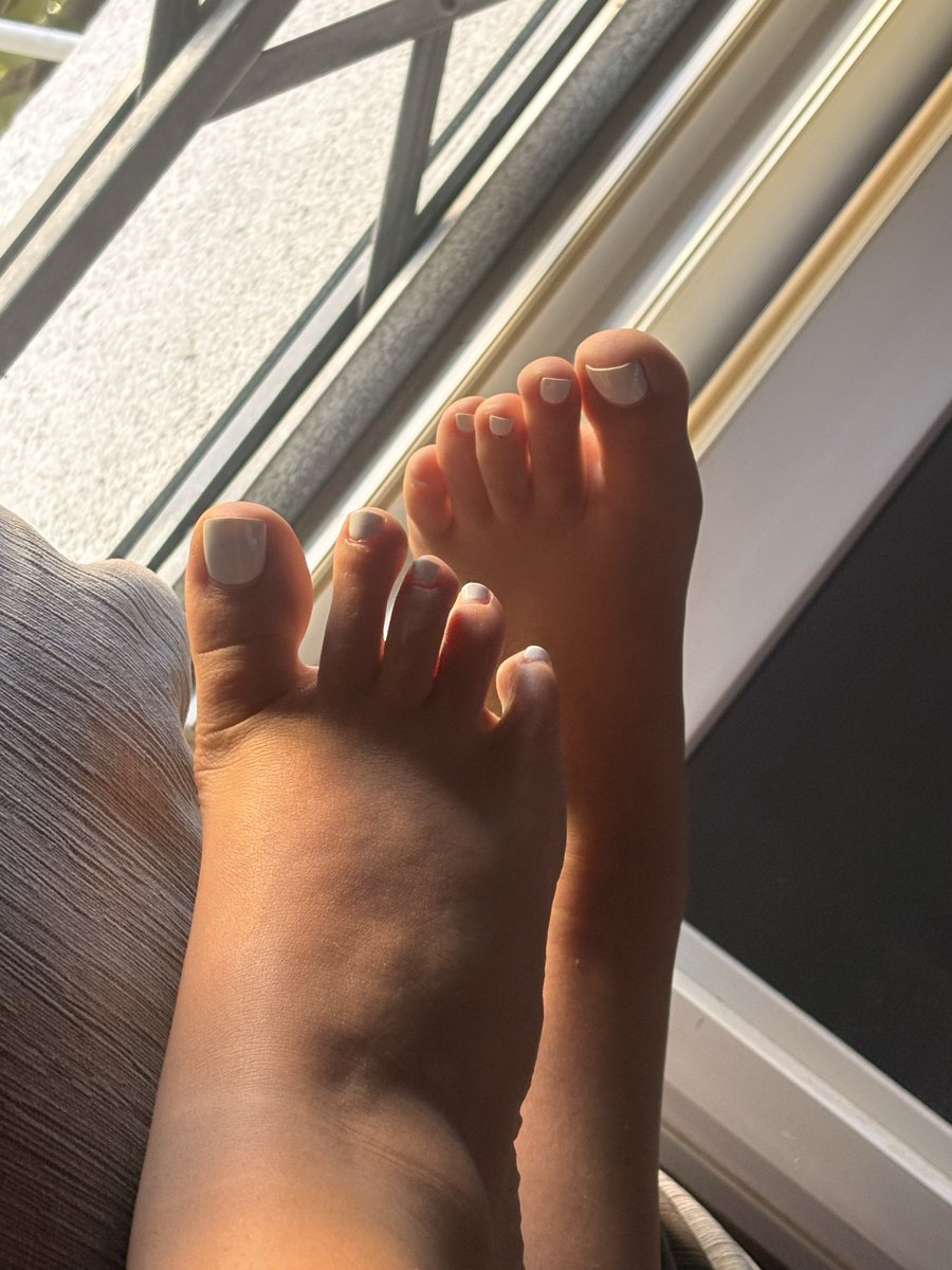 TamiraExclusive's tweet photo. #goodday #goodfetish #feetfetısh #fetish #piedi #soles #wataa #fetichedepies #smalltoes #feetworshi̇p #sexy 👣 https://t.co/zHaQq16SzG