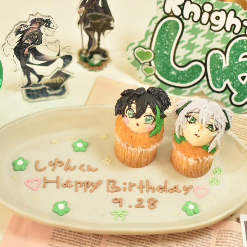 24yn_sk's tweet photo. @utut_2525 初めまして！
『本人不在の誕生日会紹介🎀』の参加失礼します。

騎士Xしゆんくんの生誕の際のお写真になります！
しゆんくんはもちろん、しゆんくんが演じたアゲハ様も大好きでカフェ様にお願いして作って頂きました！

デコうちわも作って一緒に撮影した所もポイントです！

採用お願いします！ https://t.co/1tOrIfpLFb