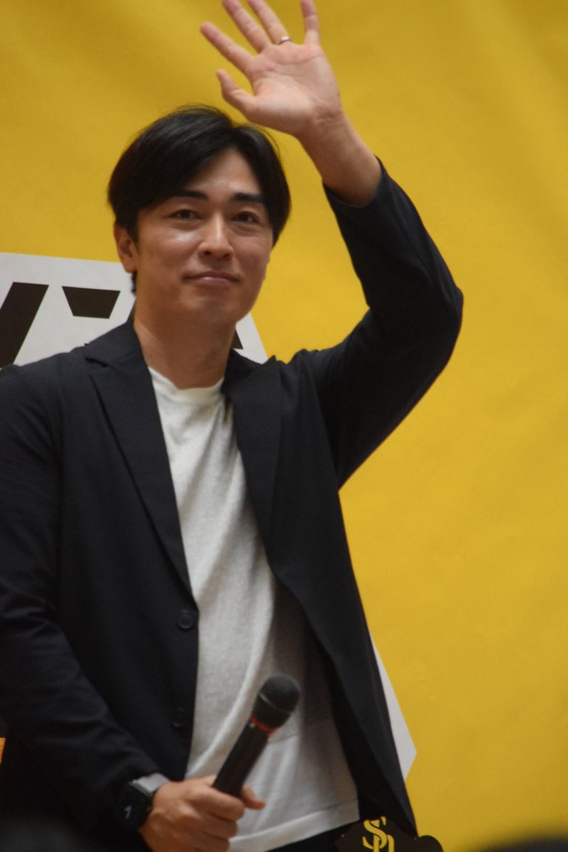 edae21's tweet photo. あらたさんとのトークショーは毎回面白い！
お疲れ様でした！

2026年8月8日　イオン若松ショッピングセンター
#和田毅 https://t.co/kUv9OLaqWm