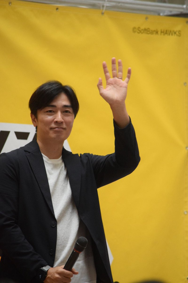 edae21's tweet photo. あらたさんとのトークショーは毎回面白い！
お疲れ様でした！

2026年8月8日　イオン若松ショッピングセンター
#和田毅 https://t.co/kUv9OLaqWm