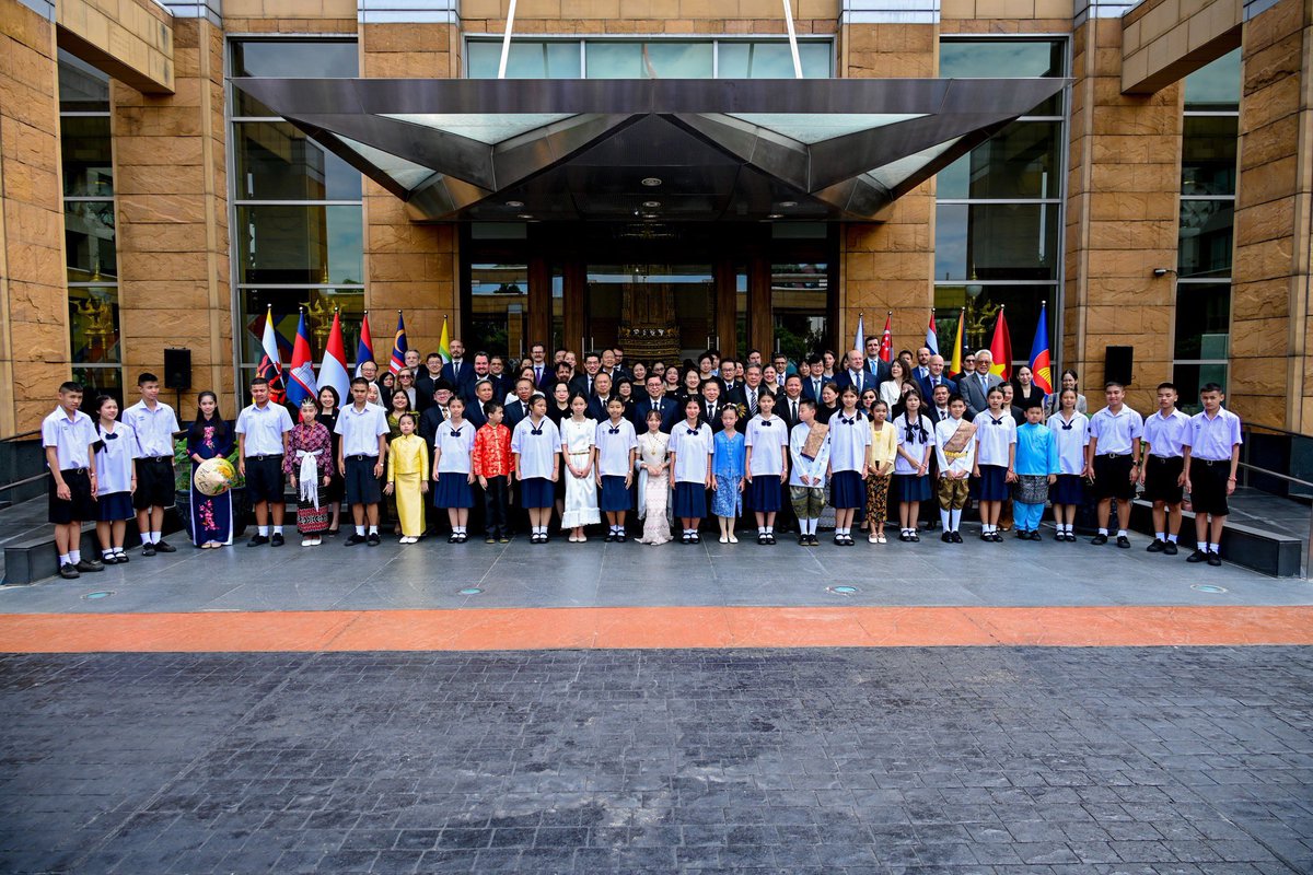 ASEAN_THAILAND's tweet photo. Thailand celebrated 59 years of ASEAN at #ASEANDay2026 on 7 Aug. DPM/FM Sihasak Phuangketkeow presided over the ASEAN Flag Hoisting Ceremony, underscoring our shared responsibility to strengthen ASEAN and pass on an even stronger ASEAN to the next generation. https://t.co/DGc0PIVJqf