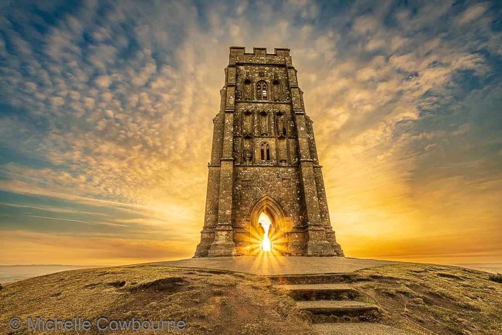 Glastomichelle's tweet photo. It was a beautiful golden start to the week here in Glastonbury ☀️ https://t.co/FCIxQFY1DY