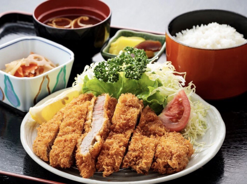 tourouken555's tweet photo. ムスリム女性がこう言っていた。

「日本は豚肉料理が多すぎる。
買うものにも食べるものにも豚肉が入っていて、
うっとうしい。」

「じゃあ何で日本に来たん？」って思う人✋ https://t.co/tJRIG5OKUh