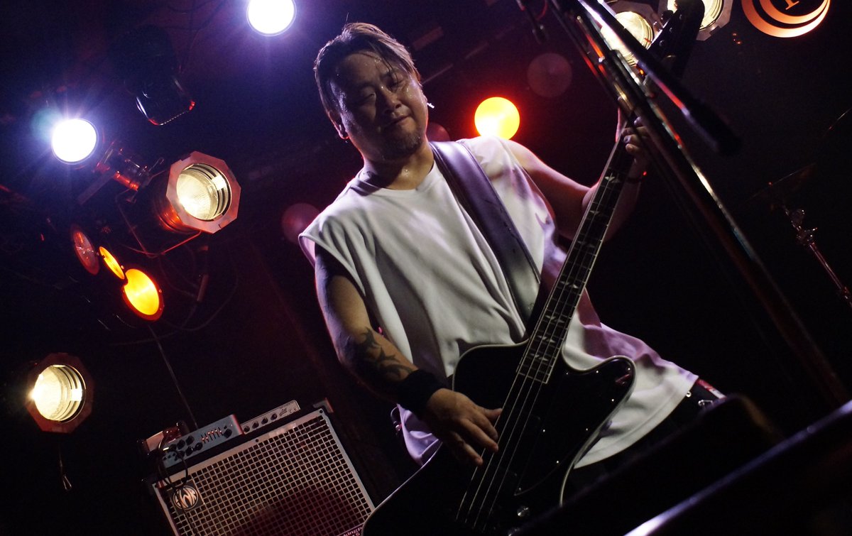 fuwataka's tweet photo. 8/8に兄貴組で出演したライブのお写真頂きました！
大事なイベントのトッパーと言うことで緊張とワクワクが入り交じっておりましたが結果めちゃくちゃ楽しかったです！
懐かしのボカロ曲、楽しんでくれたなら嬉しい限り。また早くライブしたいね
#テイカサイ
#兄貴組

Photo by @hina_visual_lab https://t.co/y9t33Z7xIE