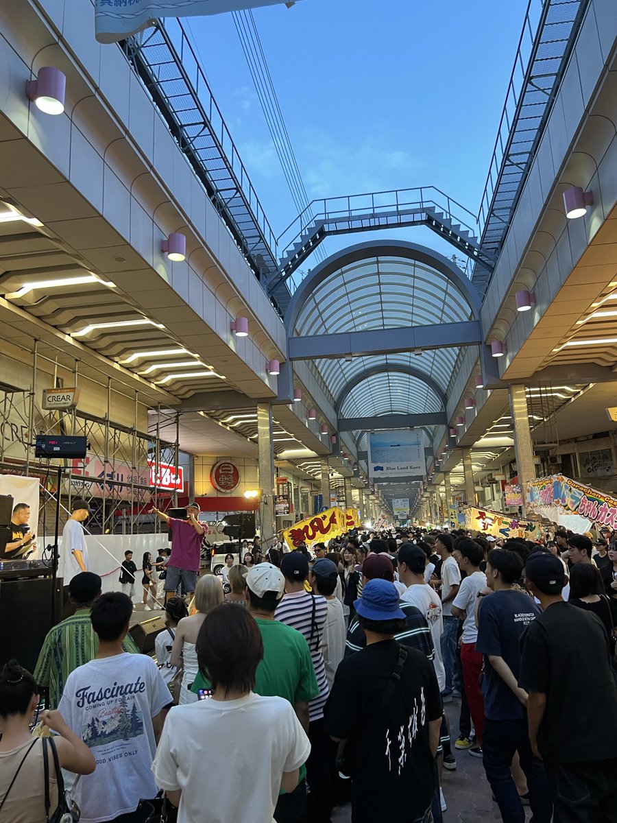 9sariwest's tweet photo. KOK2026広島大会、呉まで来て出場してくれたMCたち、出演してくれたゲストの方々、協力してくれた地元のみんな、足を運んでくれた全ての皆様、暑い中本当にありがとうございました。
暑さで音が止まったり、たくさんトラブルもありました。
そんな中、広島代表KENSHIN、全国大会勝ってきてください🔥 https://t.co/lTJzNKVbeS