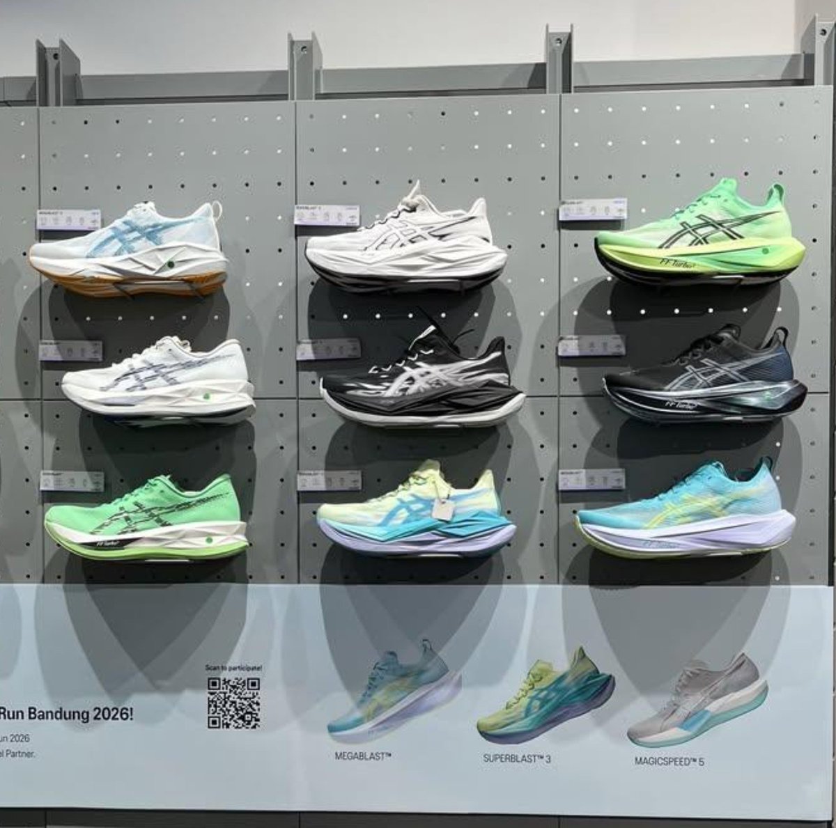 eliyaa2026's tweet photo. Untuk antek-antek Asics buruan run ke Asics sekarang juga soalnya lagi diskon up to 50% semua item. Gak cuma sepatu yang diskon tapi juga Jersey dan kaos kaki. Tag teman running kamu itu buat war Asics😭😭😭 https://t.co/7Jbiso5bUG