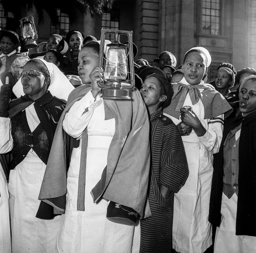 HistorySAZAR's tweet photo. South African Nurses rebel against Apartheid laws, c 1957. Credit: Bob Gosani/Drum Archives https://t.co/FmtWfZ5Jx2
